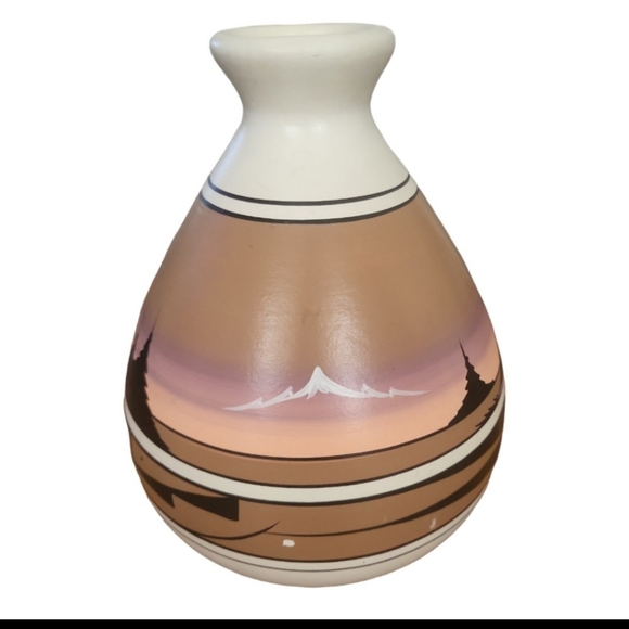 Vintage Navajo Mesa Desert Pottery Vase - Picture 7 of 9